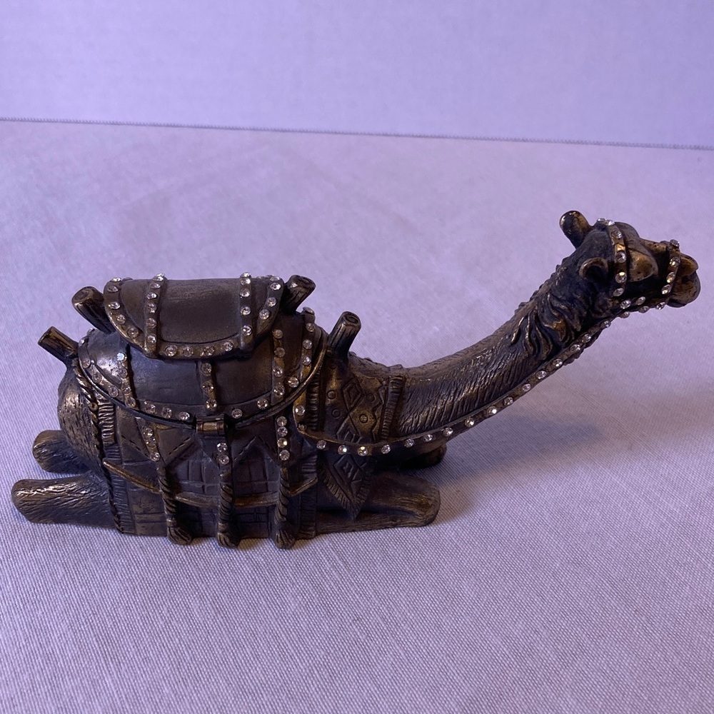 🐪 Vintage-Style Camel Trinket Box – Brass Tone with Rhinestone Accents - Picture 7 of 15